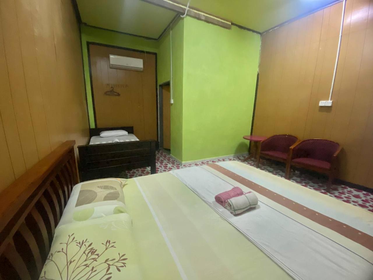 Perhentian Hazipah Hotel Kampong Pasir Hantu Ngoại thất bức ảnh